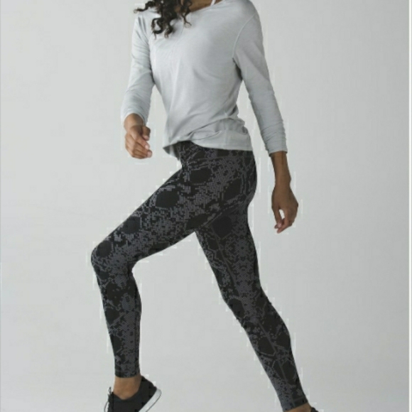 lululemon athletica Pants - Lululemon Wunder Under Tight